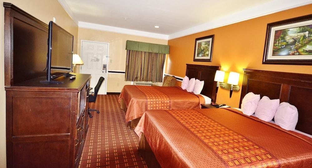 Scottish Inn And Suites Alvin Esterno foto