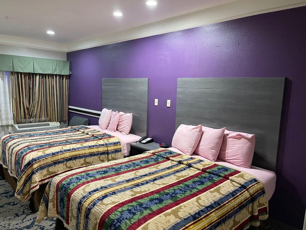 Scottish Inn And Suites Alvin Esterno foto