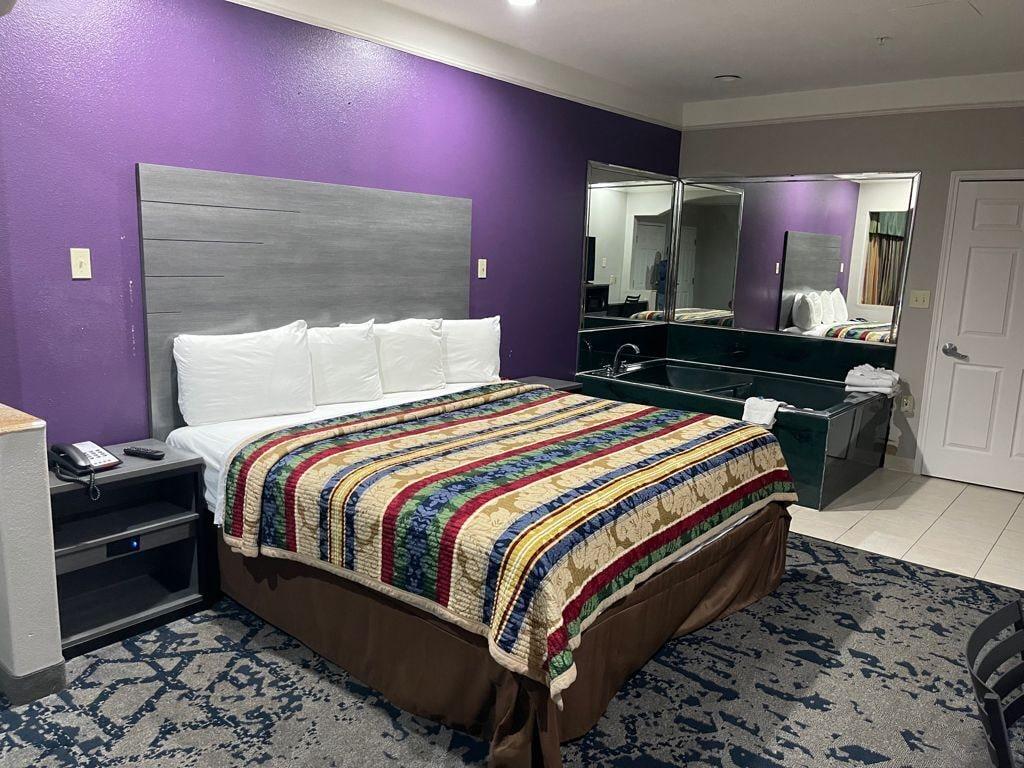 Scottish Inn And Suites Alvin Esterno foto