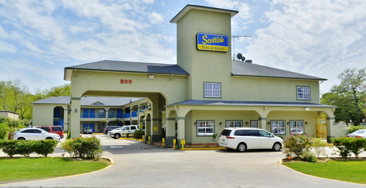 Scottish Inn And Suites Alvin Esterno foto