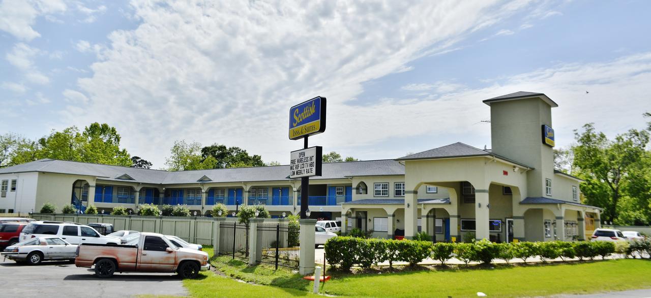 Scottish Inn And Suites Alvin Esterno foto
