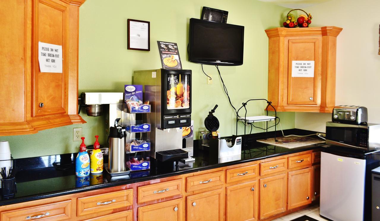 Scottish Inn And Suites Alvin Esterno foto