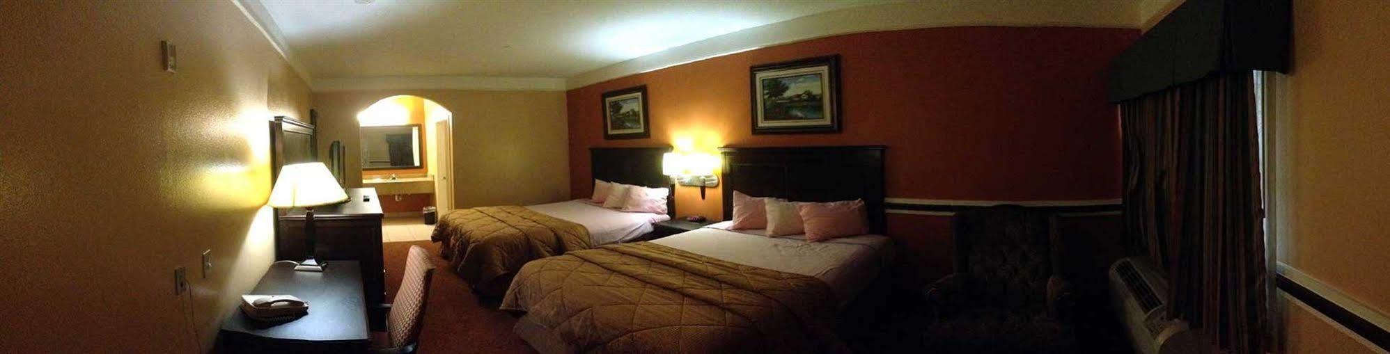 Scottish Inn And Suites Alvin Esterno foto